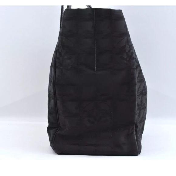 CHANEL Black Quilted Tote Bag - Picture 7 of 16